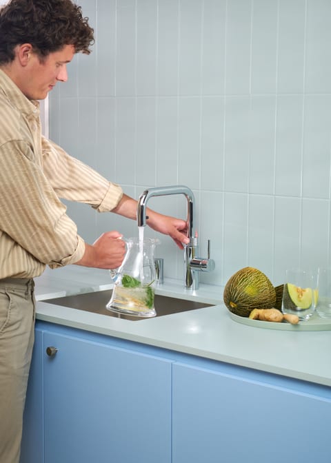 Quooker Flex Square Chrome in blauwe keuken